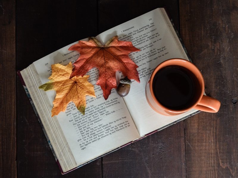 kávé könyv ősz
